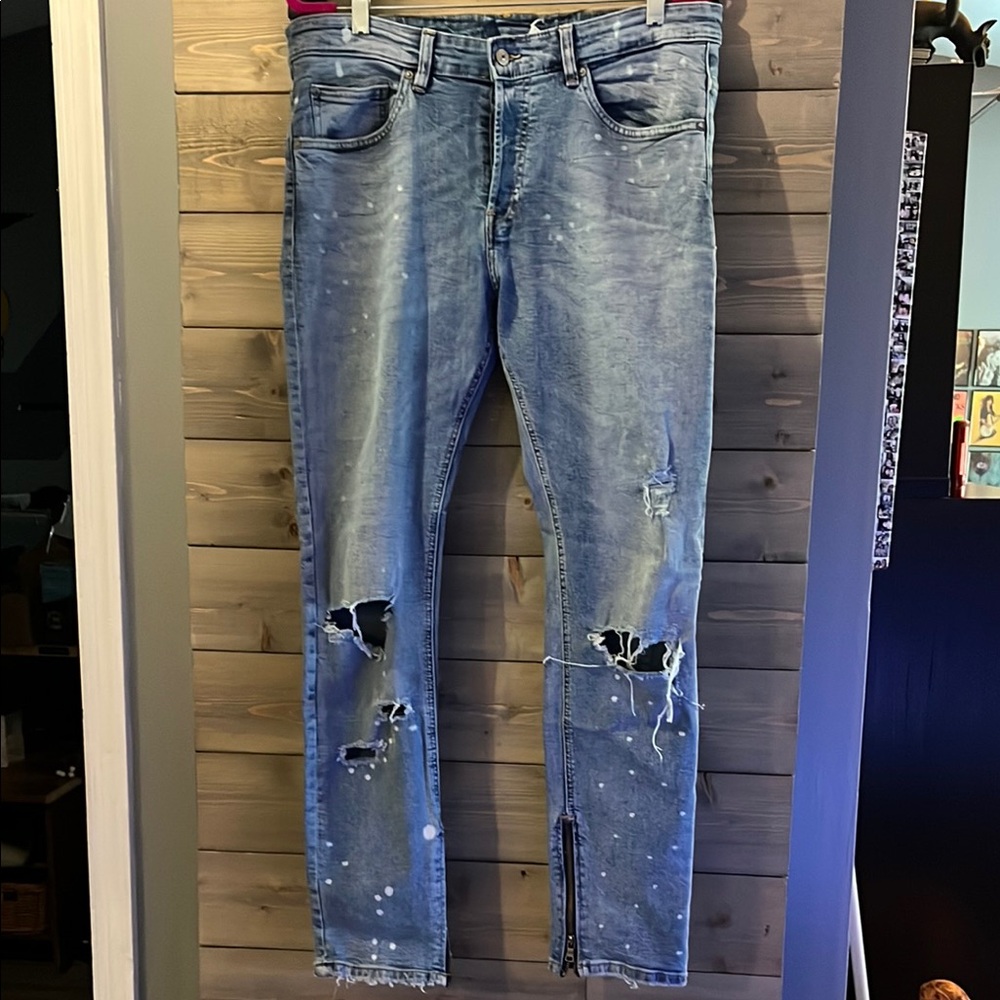 H&M Divided  Distressed Jeans 36/32